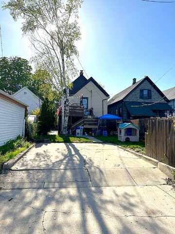 7Th, MILWAUKEE, WI 53215