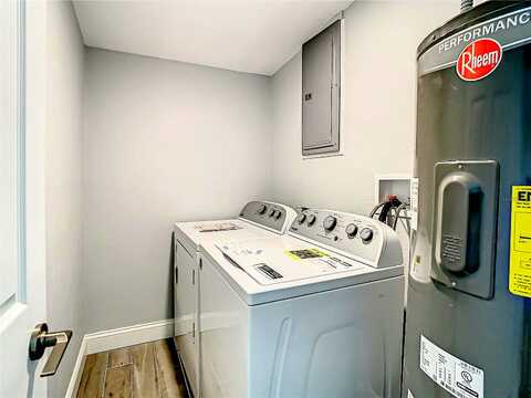 Spruce, TARPON SPRINGS, FL 34689