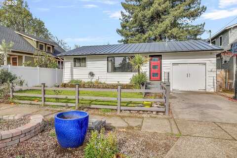 North, NEWBERG, OR 97132