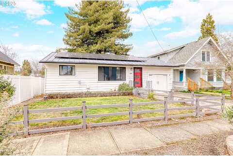 North, NEWBERG, OR 97132
