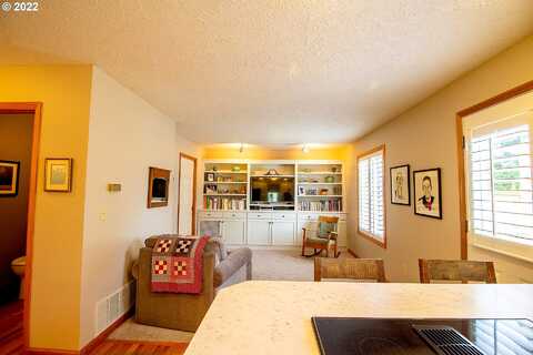 Laurelwood, CANBY, OR 97013