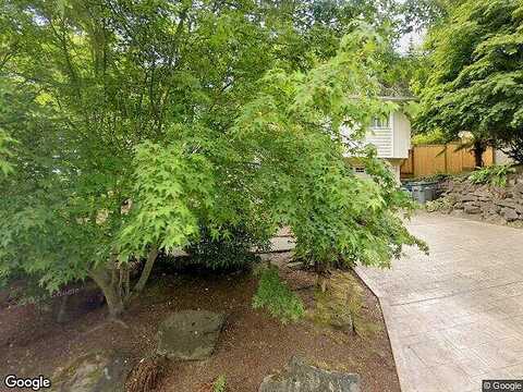 17Th, KIRKLAND, WA 98033