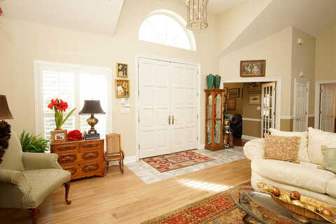 Sara, SHALIMAR, FL 32579