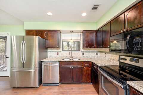 Dixie, CRESTVIEW, FL 32536