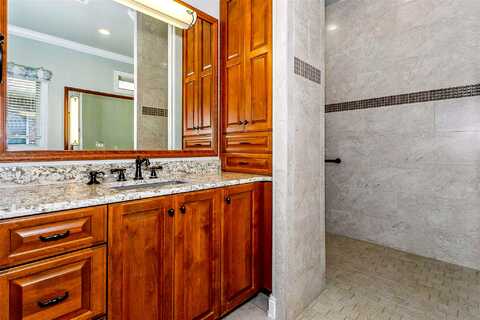 Dahoon, PENSACOLA, FL 32526