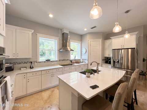 Cassie, JACKSONVILLE, FL 32221