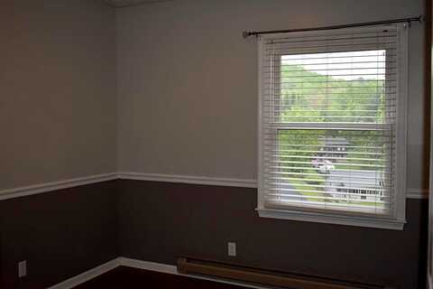 Cove, BLUEFIELD, VA 24605