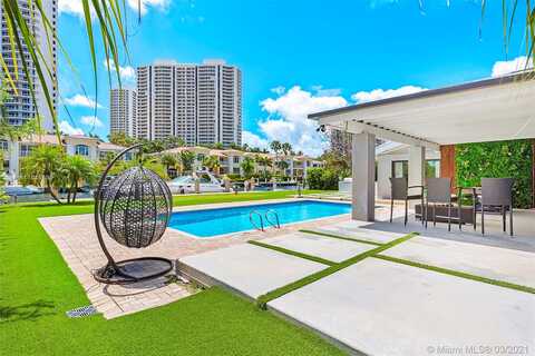 Holiday, HALLANDALE BEACH, FL 33009