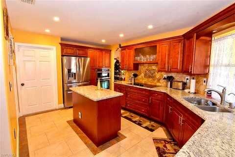 5Th, LEHIGH ACRES, FL 33971