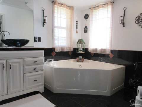 Whitley, MILTON, FL 32571