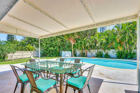 Manor, RIVIERA BEACH, FL 33404