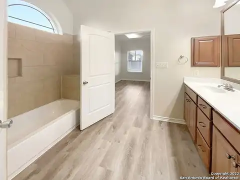 Parkcrest, FLORESVILLE, TX 78114