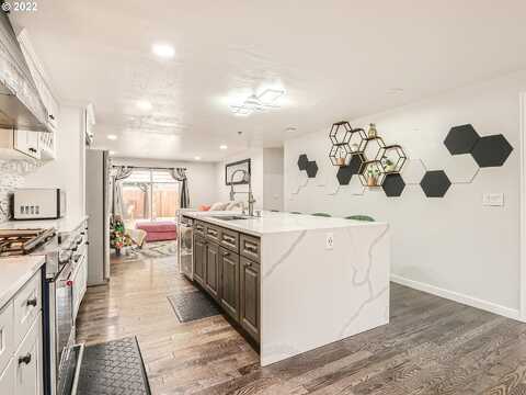 91St, PORTLAND, OR 97266