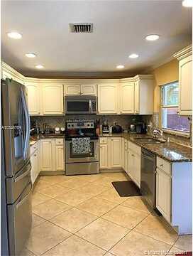 6Th, CORAL SPRINGS, FL 33071