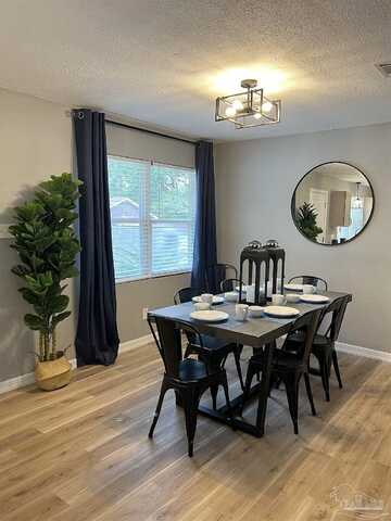 Mclean, PENSACOLA, FL 32514