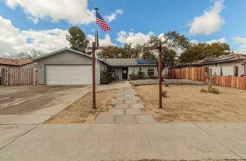 Ezie, CLOVIS, CA 93611