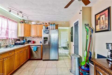 Dauphin, VIRGINIA BEACH, VA 23452
