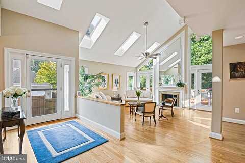 Castleton, OAKTON, VA 22124