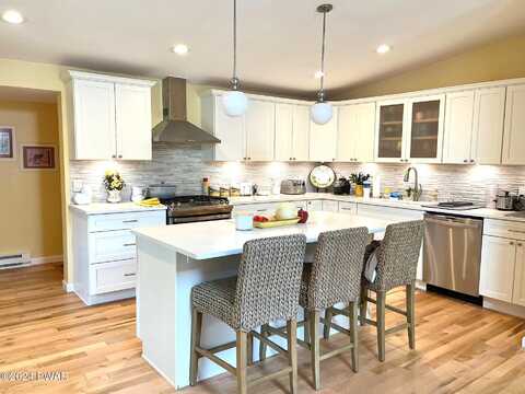 Fawnwood, LAKE ARIEL, PA 18436