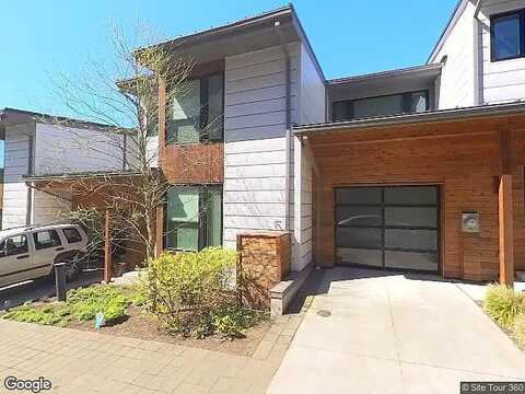 Ebi, BAINBRIDGE ISLAND, WA 98110
