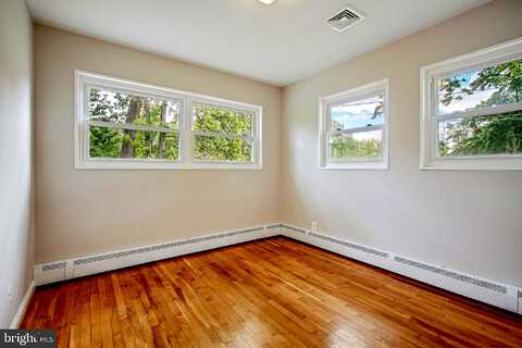 Maple, FAIRFAX, VA 22030