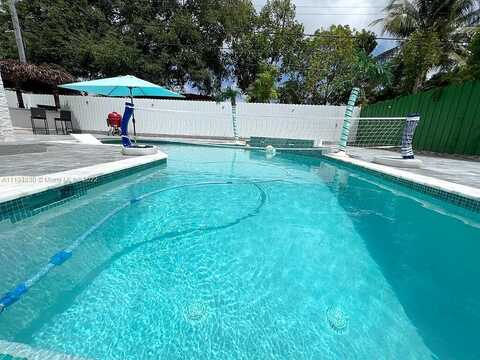 159Th, NORTH MIAMI BEACH, FL 33162