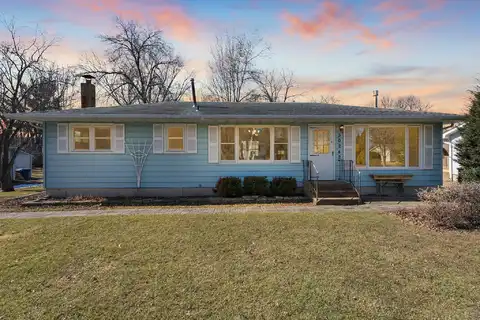 Broadway, LINDSTROM, MN 55045