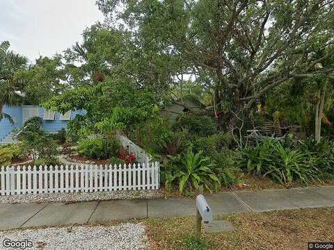 Avenida De Mayo, SARASOTA, FL 34242