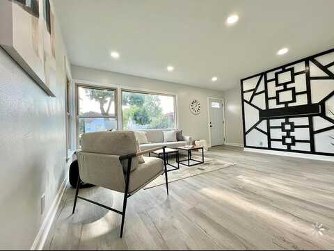 67Th, MILWAUKEE, WI 53218