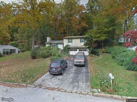 Oak, BERWYN, PA 19312