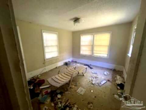 Kirk, PENSACOLA, FL 32505