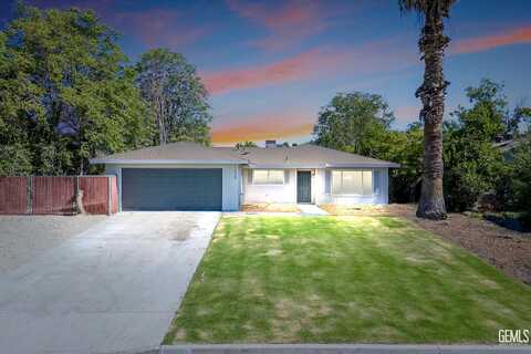Monique, BAKERSFIELD, CA 93307