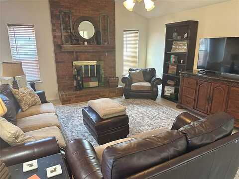11Th, MINERAL WELLS, TX 76067