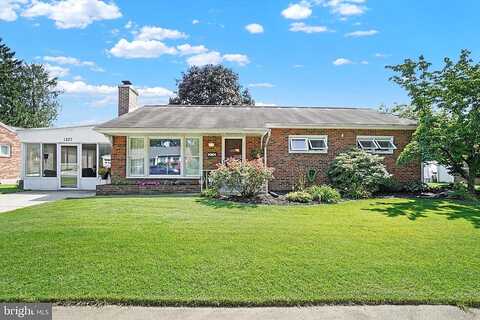 Willow, CAMP HILL, PA 17011