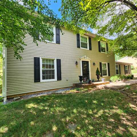 Christie, ROANOKE, VA 24018