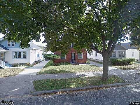 71St, MILWAUKEE, WI 53213