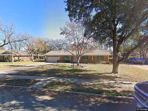 Cresthaven, PANTEGO, TX 76013