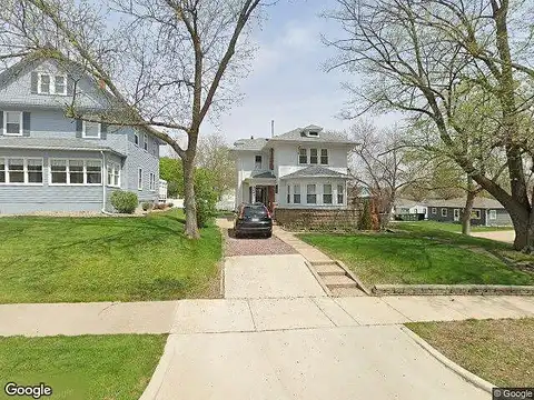 White, JACKSON, MN 56143