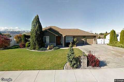 Holly, EAST WENATCHEE, WA 98802