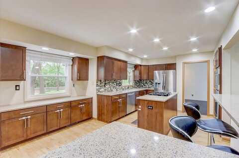 Dean, MILWAUKEE, WI 53217
