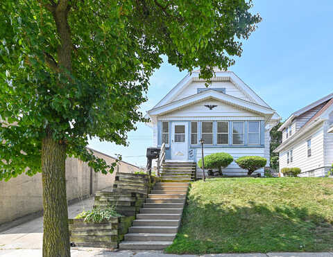 90Th, MILWAUKEE, WI 53227