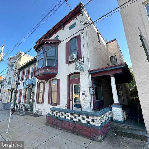 Queen, CHAMBERSBURG, PA 17201
