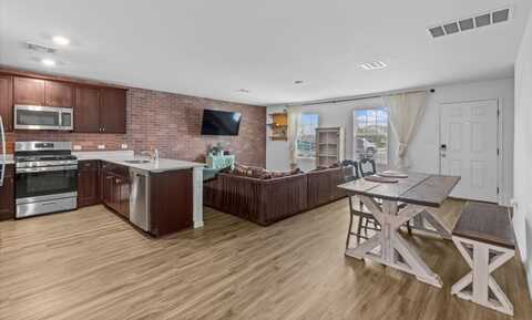 Dockery, ELGIN, TX 78621