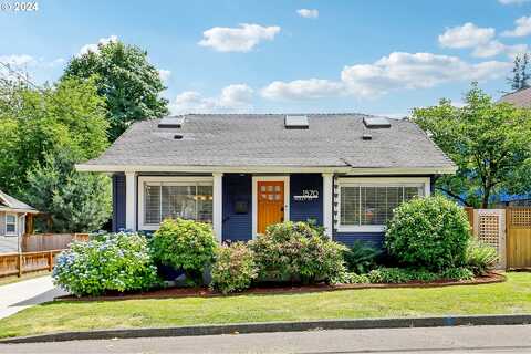 Holly, WEST LINN, OR 97068