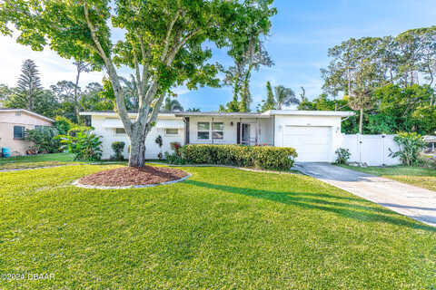 Martha, DAYTONA BEACH, FL 32117
