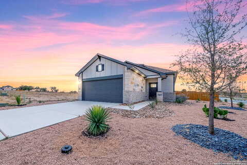 Ginger, ELMENDORF, TX 78112