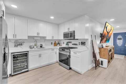 70Th, HOLLYWOOD, FL 33024