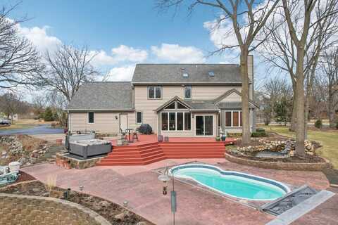 Sandie, MUKWONAGO, WI 53149