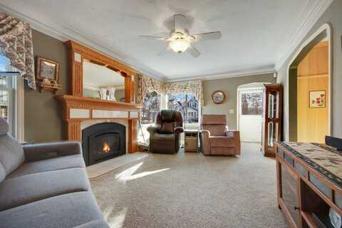 English, SAINT PAUL, MN 55109