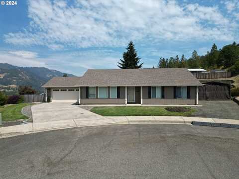 Lisa, MYRTLE CREEK, OR 97457